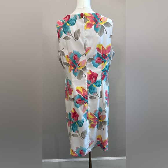 AGB Vibrant Floral Mini Dress - Picture 3 of 6